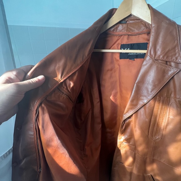 VINTAGE 70’s Wilson’s Leather Tan/Brown Leather Coat - Picture 3 of 5